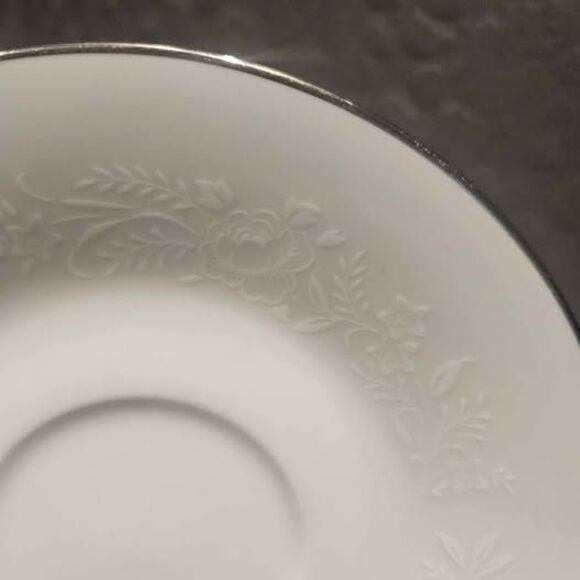 Noritake Saucer Reina 6450Q 6" Plate White With Silver Edge - Picture 3 of 5